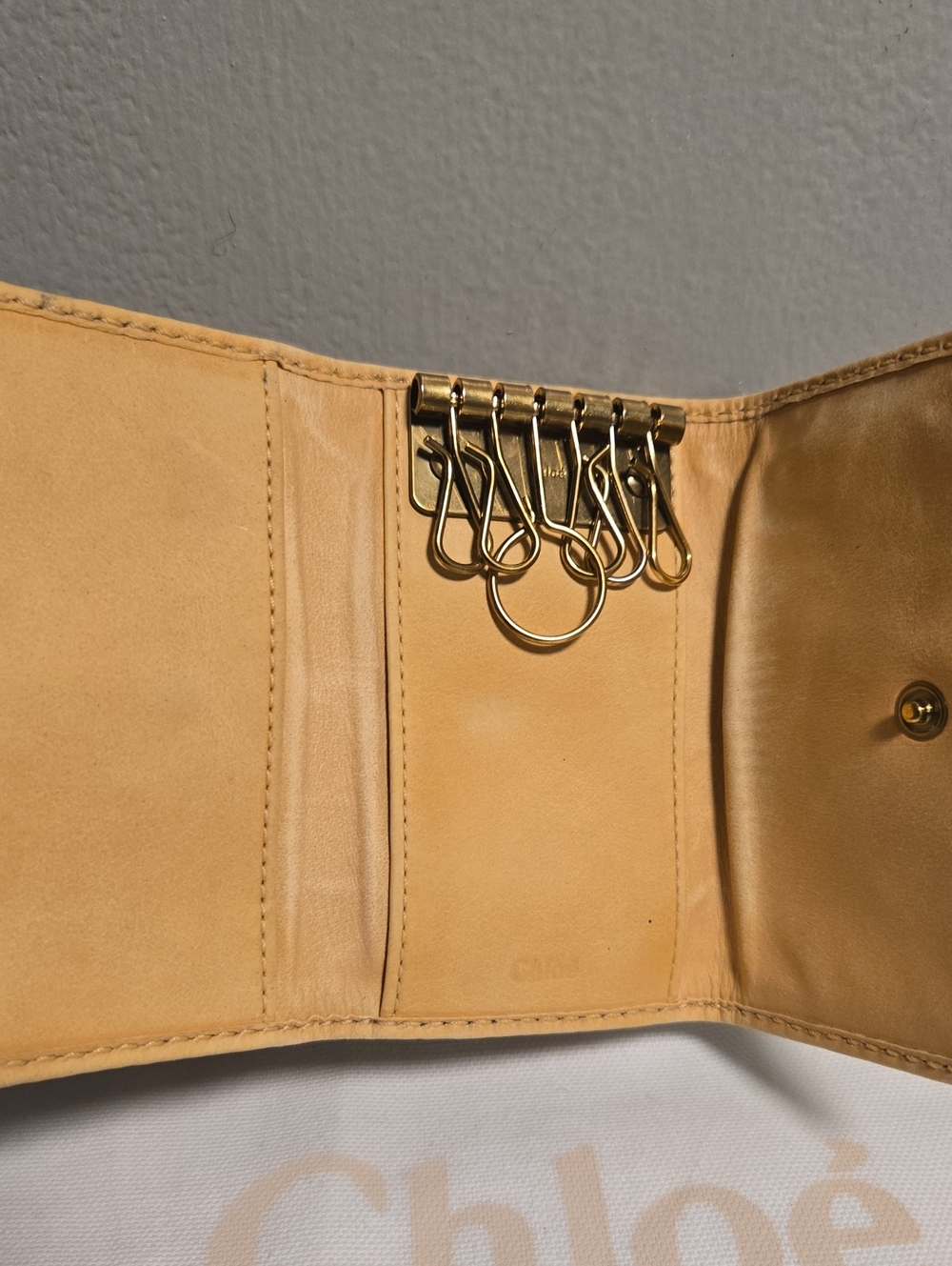 Chloé Tan Leather Card Wallet/Keycase - Picture 3 of 10